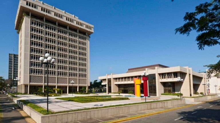 Economía dominicana registra expansión interanual de 7.8 % en abril de 2024, acumulando un crecimiento promedio de 5.1 % en enero-abril 2024
