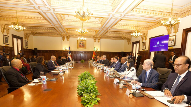 RD firma con Surinam cuatro convenios para el fortalecimiento económico del país