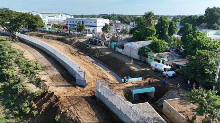Perspectiva del canal del lado haitiano