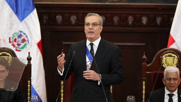 Gobierno ha destinado 147,000 millones para asistir a los más vulnerables y al comercio en la frontera, destaca el presidente Luis Abinader