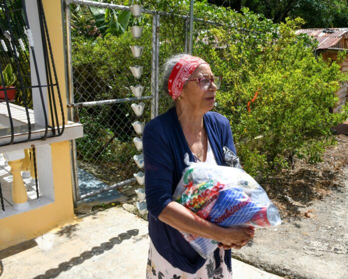 Entrega de raciones alimenticias