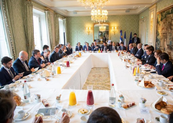 Luis Abinader sostiene encuentro con empresarios franceses para captar nuevas inversiones