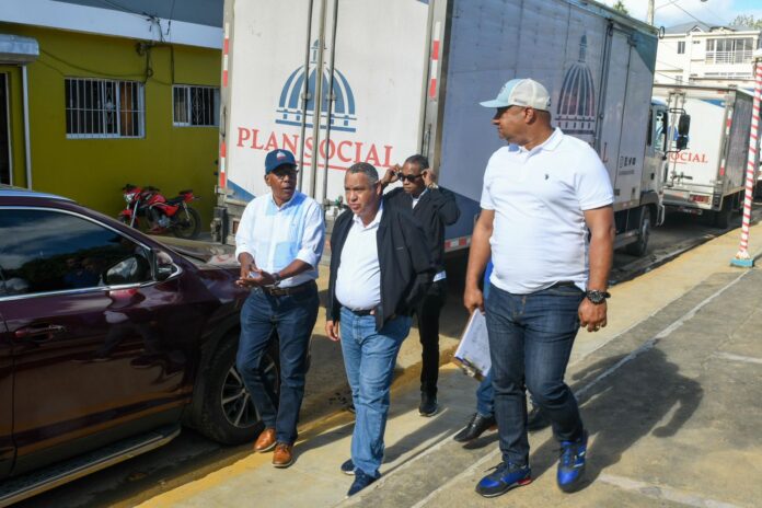 Además de la distribución de alimentos y enseres del hogar, se realizaron las evaluaciones de los daños en las viviendas, a fin de dirigir un programa de reparación de techo.